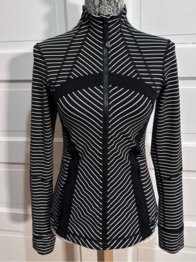 Lululemon Define Jacket Size 6 Parallel Stripe Black White Flattering Fit $128